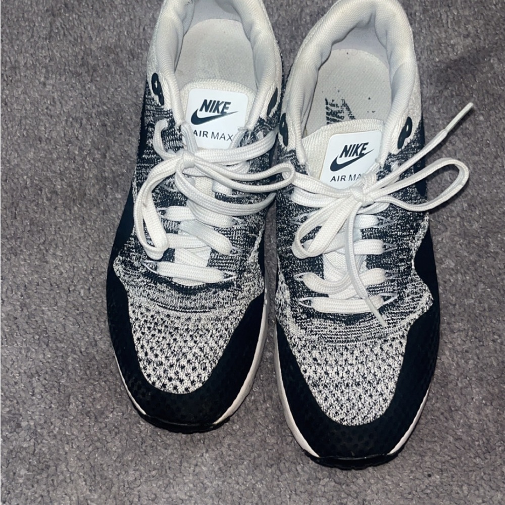 Nike Air Max Women's Knit Black and White Shoes